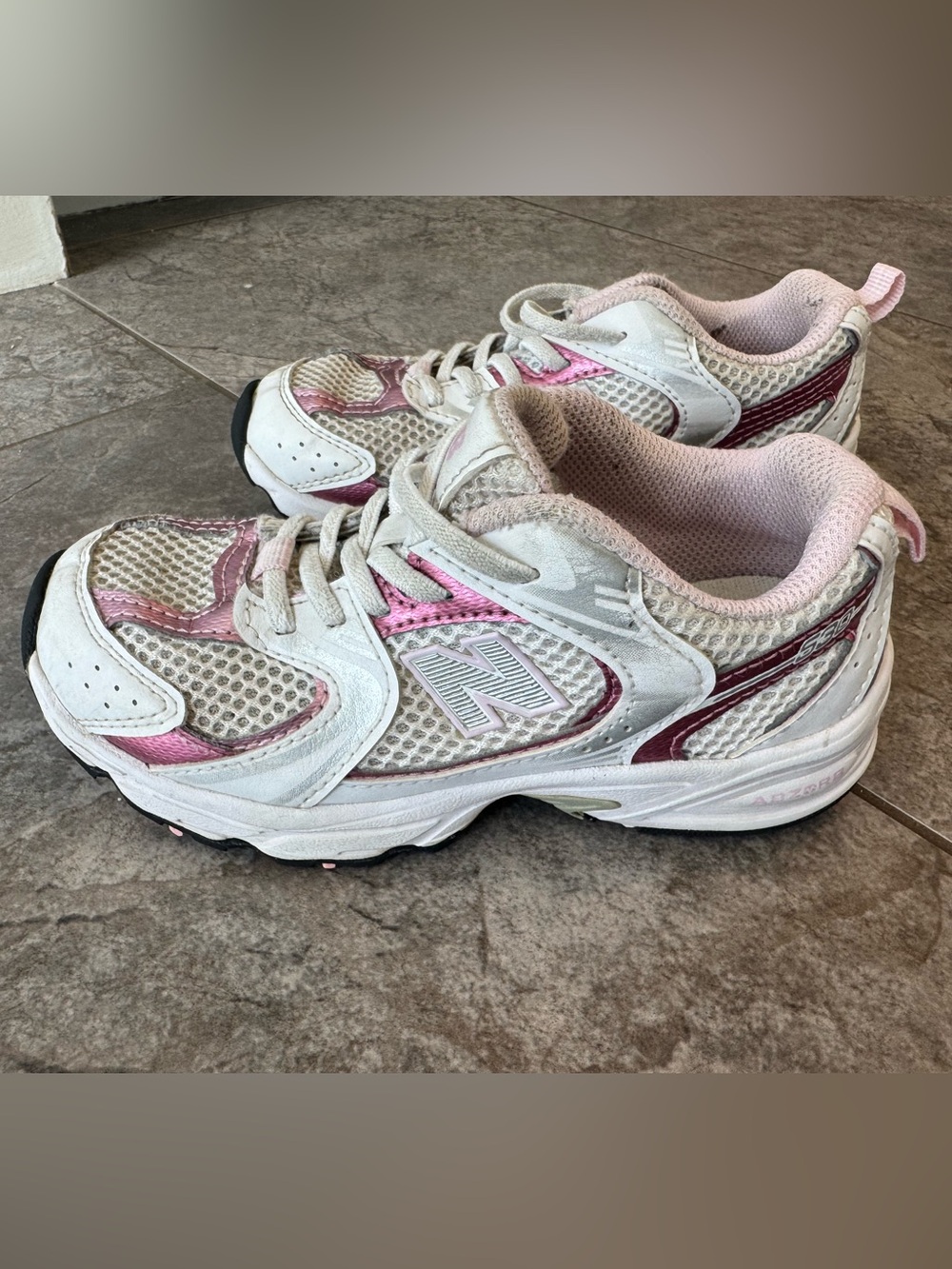 New Balance Kids White and Pink Mesh Athletic Sneakers Size 12